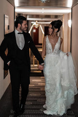 Elegant Mermaid V-neck Tulle Lace Long Backless Wedding Dress with Beading