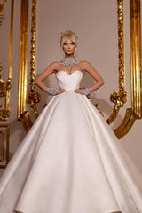 Gorgeous Long Ball Gown Halter Sweetheart Floor Length Satin Wedding Dress with Beading