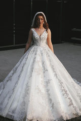 Gorgeous Long Ball Gown V-neck Tulle Lace Appliques Wedding Dresses