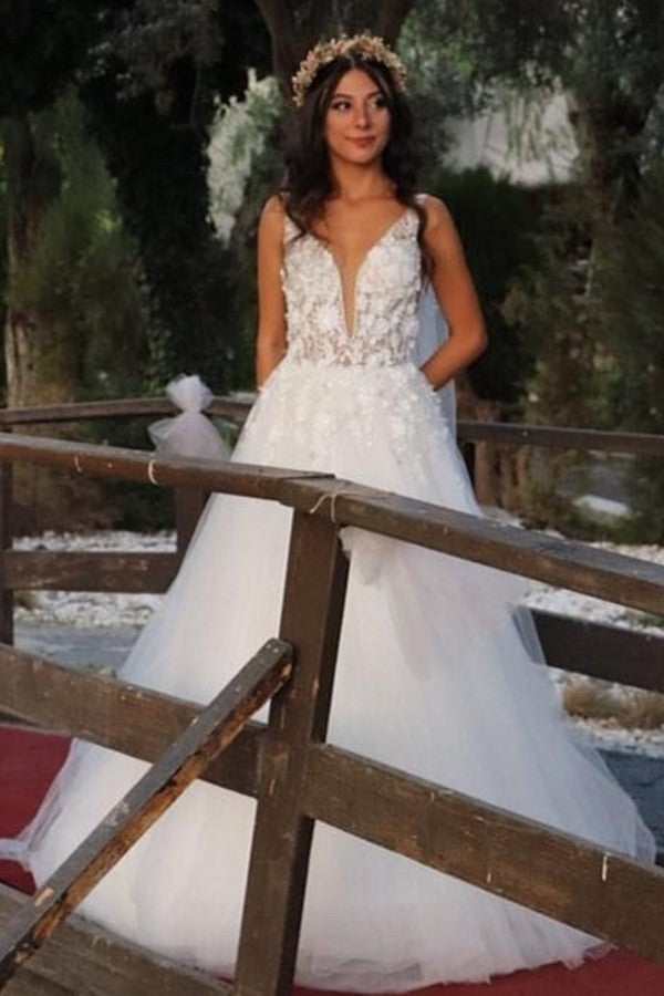 Gorgeous Long A-line V-neck Tulle Lace Wedding Dress with Appliques