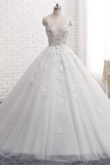 Elegant Long Ball Gown Tulle Court Train Wedding Dress with Appliques Lace