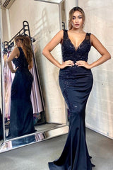 Long V-neck Appliques Lace Backless Floor Length Mermaid Prom Dress