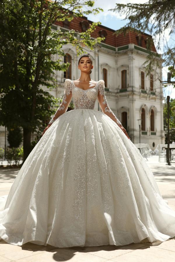Elegant Long Sleeve Ball Gown Tulle Wedding Dress with Beads