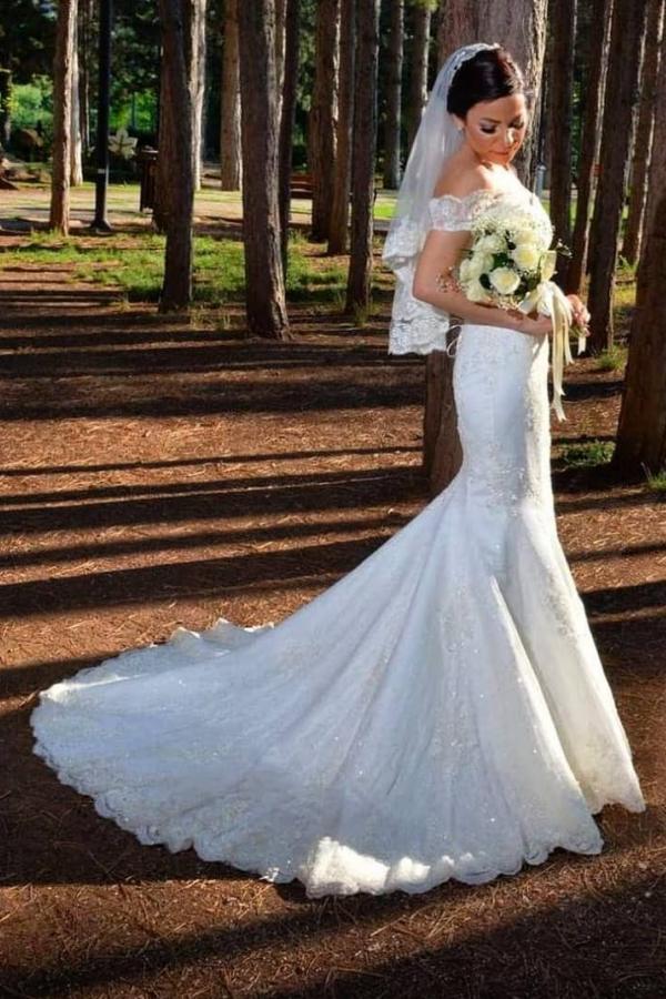 Long Mermaid Off the shoulder Tulle Wedding Dress with Lace Appliques