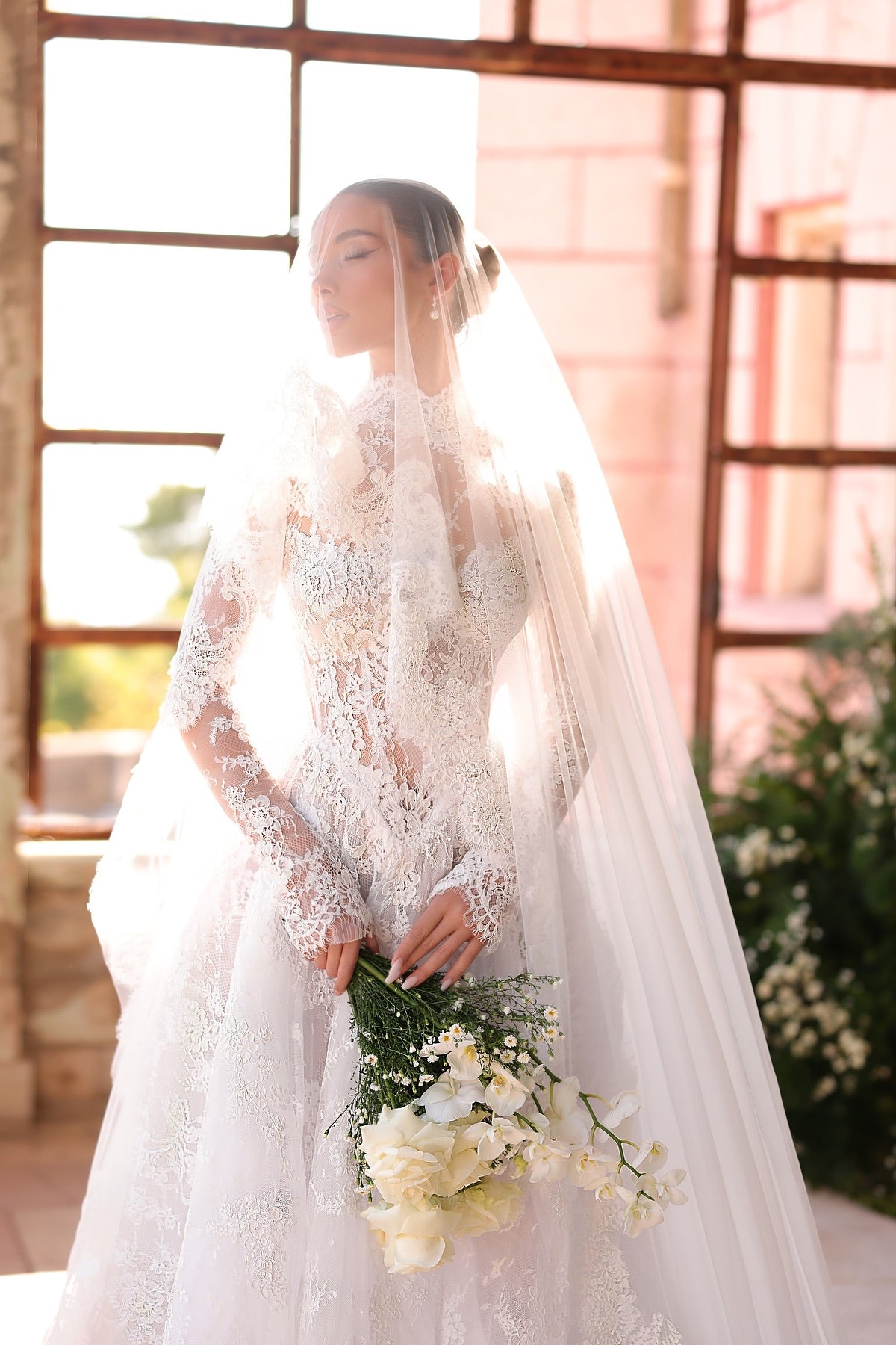 Long Sleeve High Neck A-Line Tulle Wedding Dress with Lace Applique
