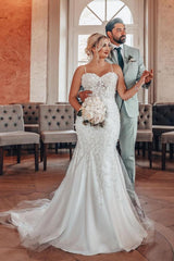 Plus Size White Mermaid Sweetheart Sleeveless Long Appliques Wedding Dress with Court Train