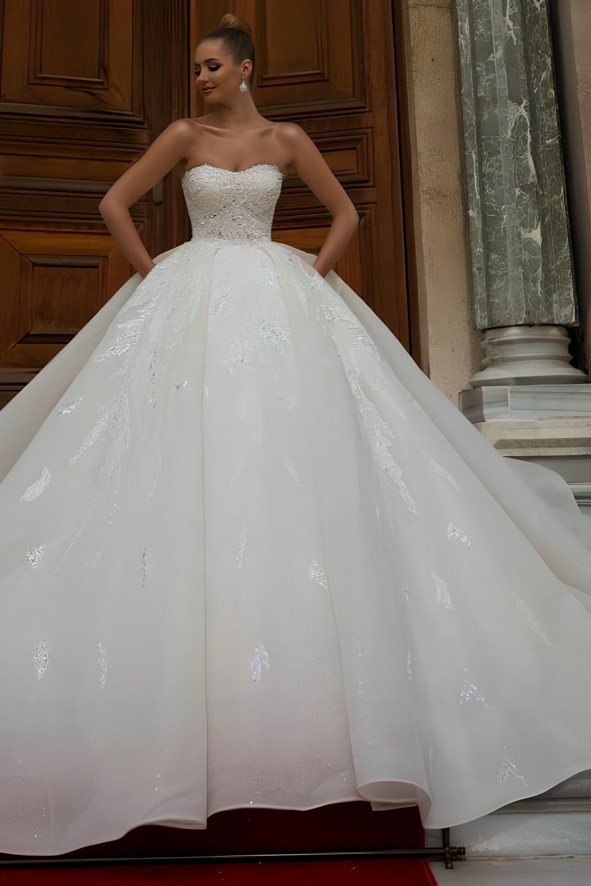 Charming Long Ball Gown Strapless Sleeveless Tulle Lace Wedding Dresses