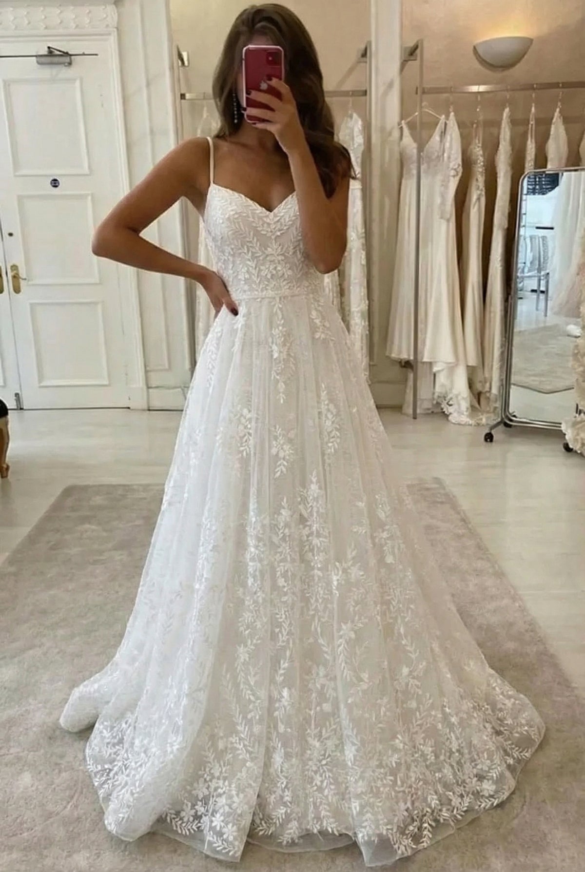 Chic Long A-line Spaghetti Strap Appliques Tulle Wedding Dress