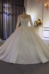 Gorgeous Long Sleeves V Neck Tulle Lace Ball Gown Wedding Dresses