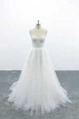 Long Appliques Lace Strapless Tulle A-line Wedding Dress