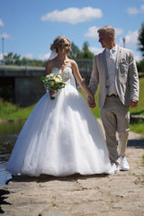 Charming Long Ball Gown Strapless Sweetheart Floor Length Tulle Wedding Dress with Appliques